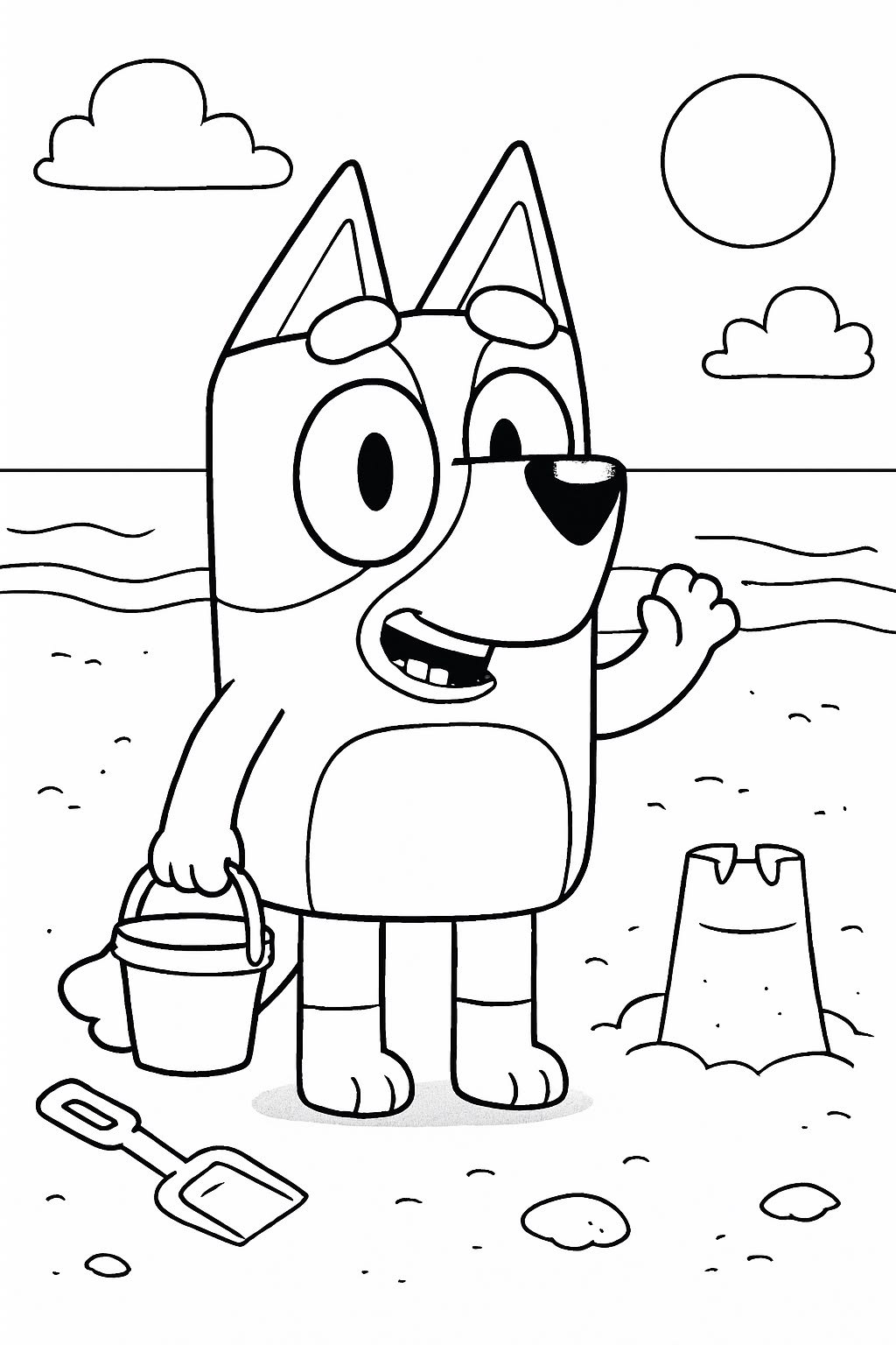 Personagem Bluey, uma cachorrinha azul antropomórfica, em pé na areia da praia segurando um balde de areia ao lado de um castelo de areia, sob um sol radiante.