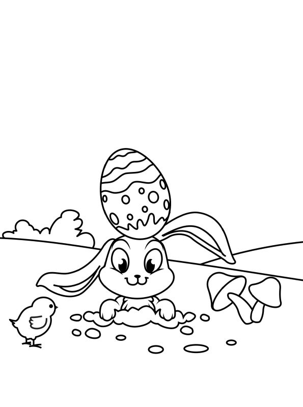 Ilustração de um coelho da Páscoa saindo de sua toca com um ovo decorado na cabeça, cogumelos e pintinho no cenário, perfeito para colorir na Páscoa.