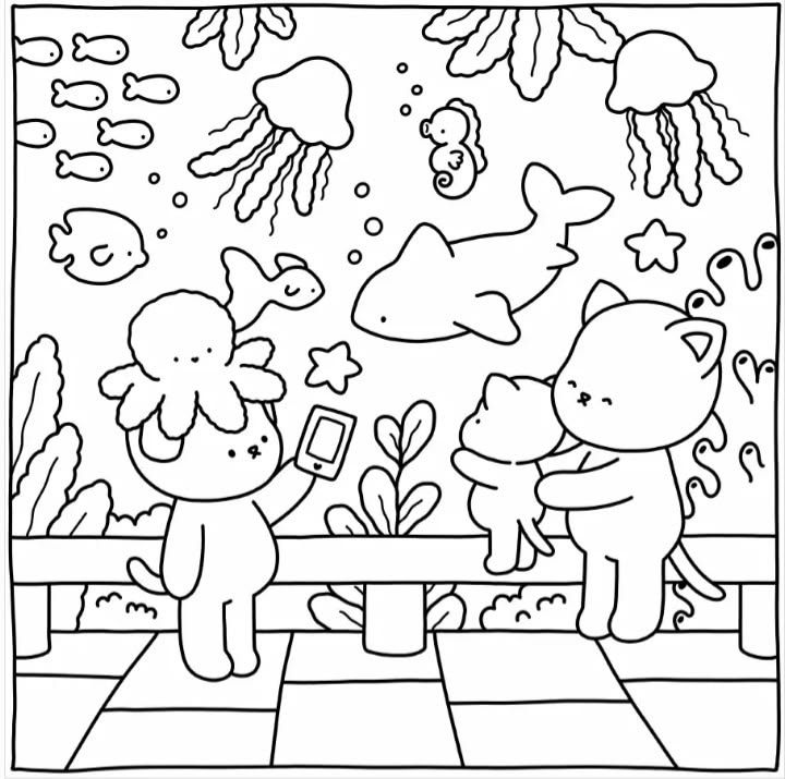 Dois gatinhos fofos observando um grande aquário com peixes, águas-vivas, um polvo e um tubarão.