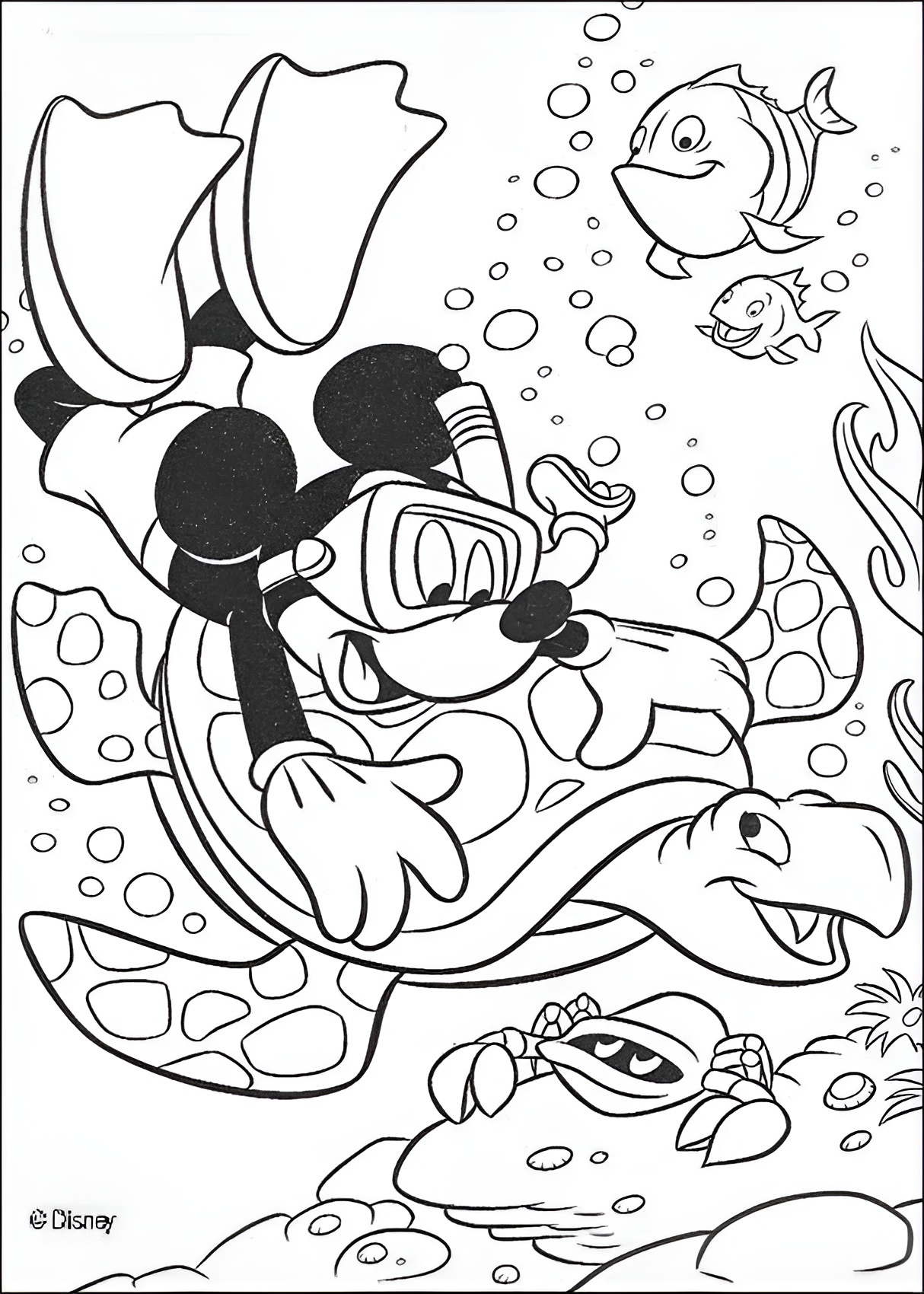 Desenho do Mickey Mouse mergulhando no fundo do mar com uma tartaruga, peixes-palhaço e outros animais marinhos, ideal para colorir.