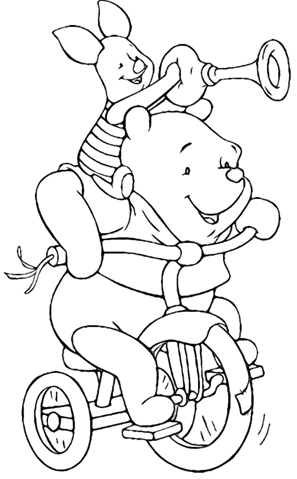 Desenho do Ursinho Pooh e Leitão pedalando um triciclo com um trompete, pronto para imprimir e colorir.