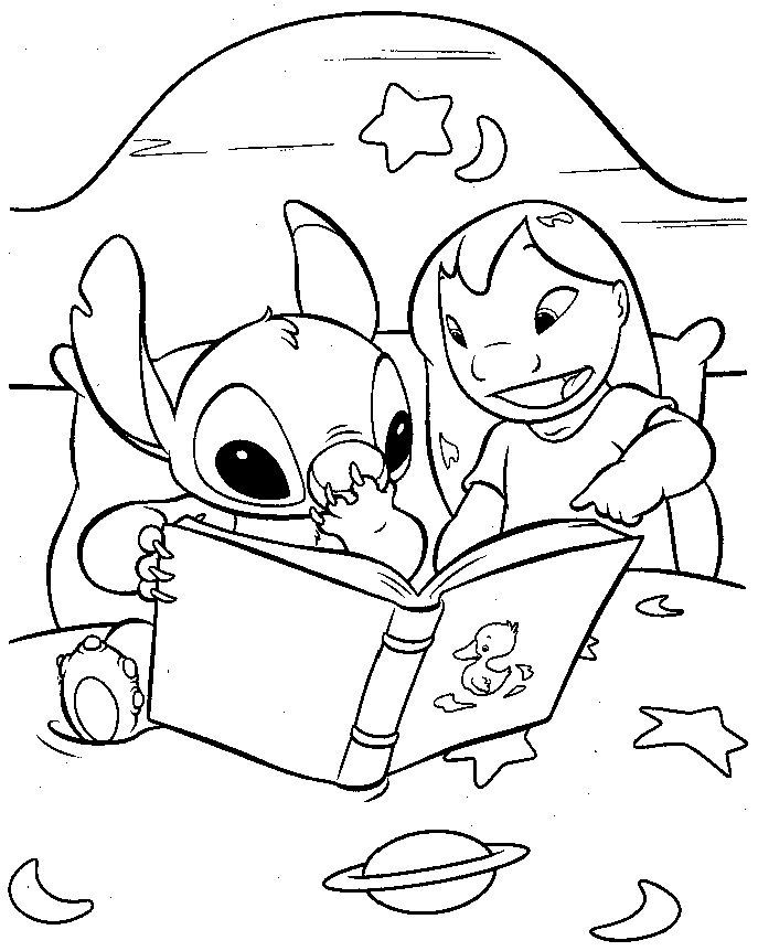Desenho de Lilo e Stitch sentados lendo um livro com um patinho ilustrado, abajur e desenhos do espaço ao fundo, ideal para colorir e imprimir.